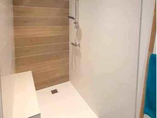 Salle d'eau du gite en bas