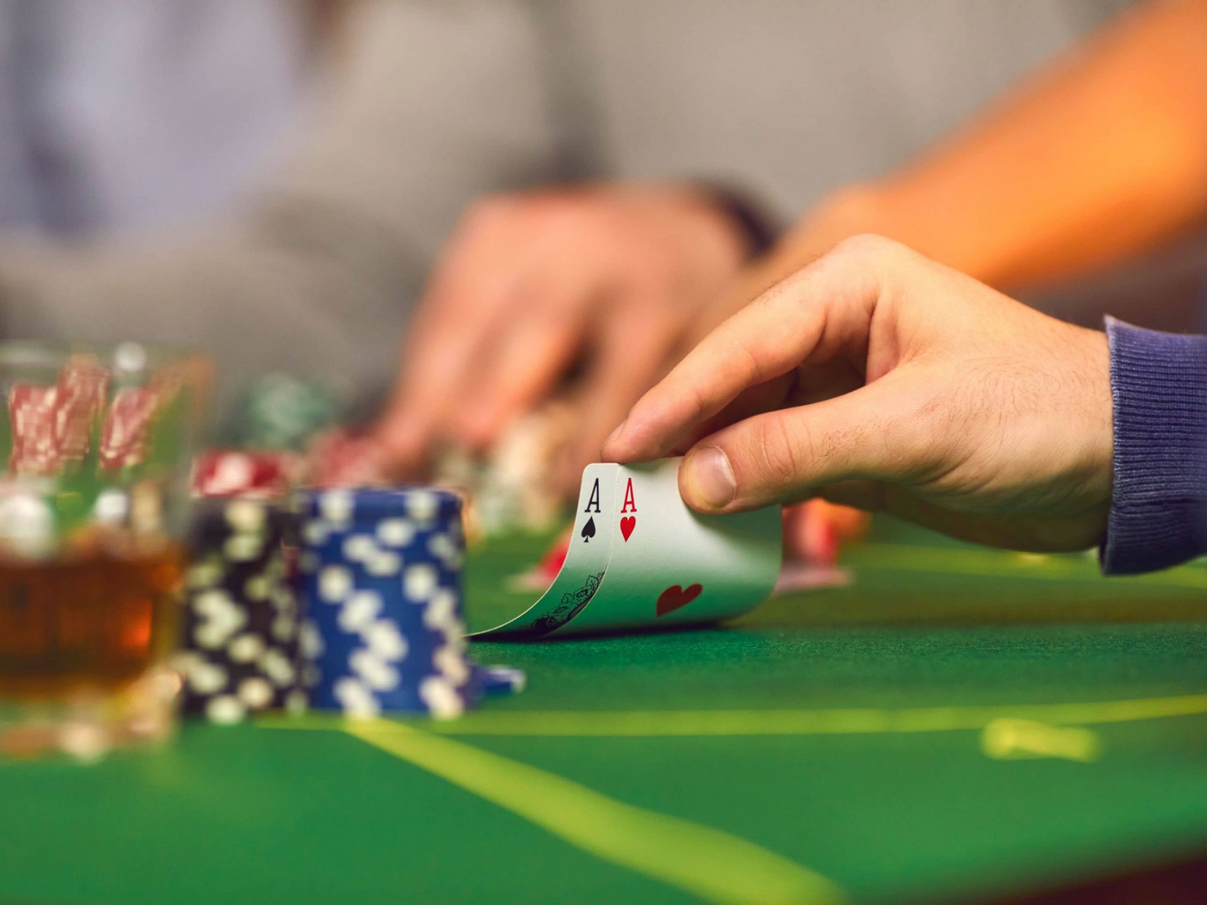 Week-end casino convivial au gîte L’Appel de la Forêt près de Saumur avec poker, roulette et moments de détente